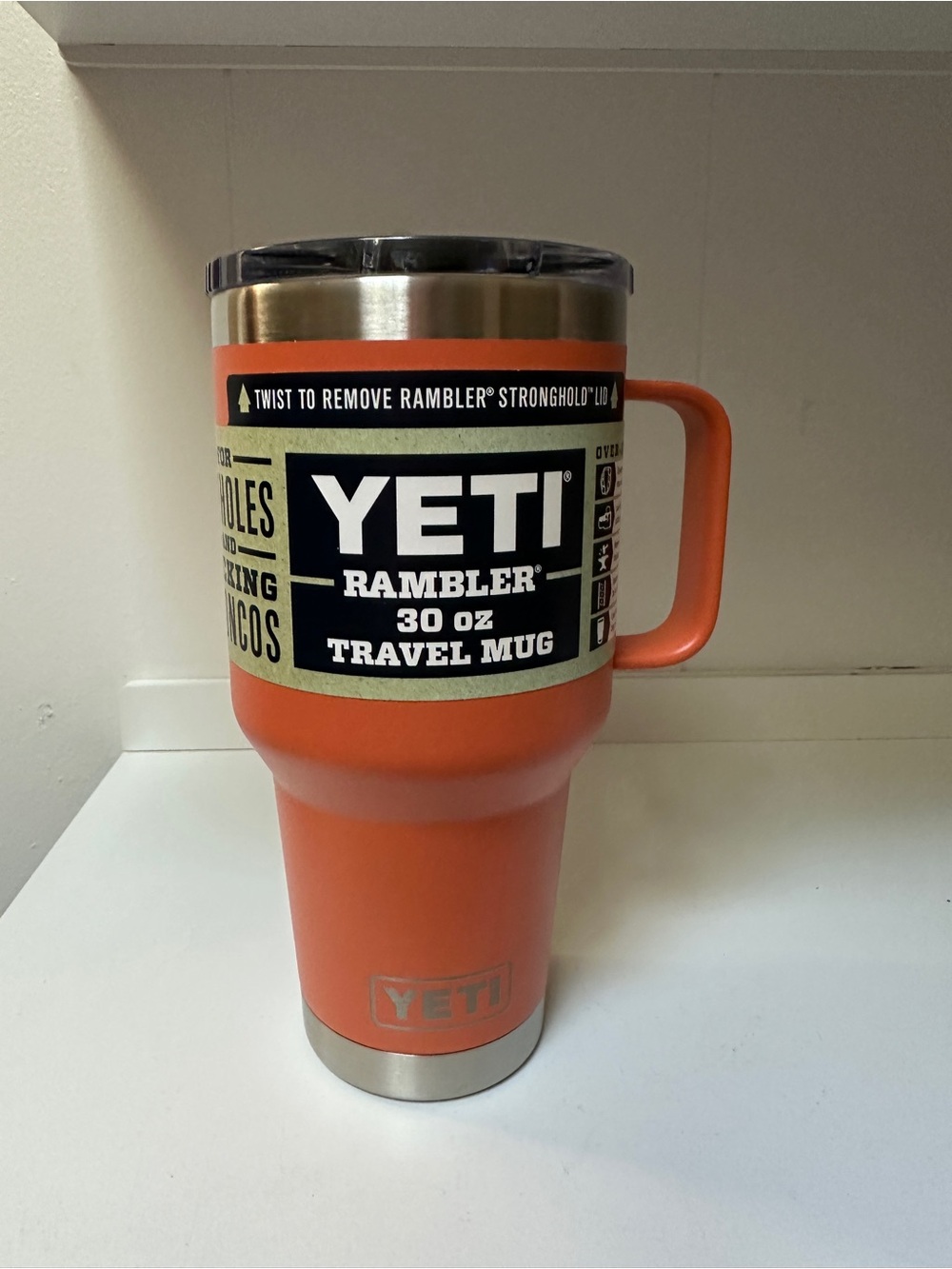 Yeti 30 OZ Rambler Travel Mug in High Desert Clay NWT